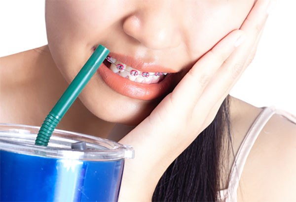 چه نوشیدنی‌هایی را می‌توان با ارتودنسی نوشید؟
